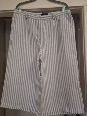 Ellen Tracy wide leg gold button detail linen  crop pants size large
